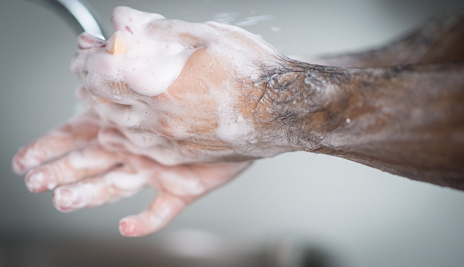 orlando plastic surgeon washing his hands