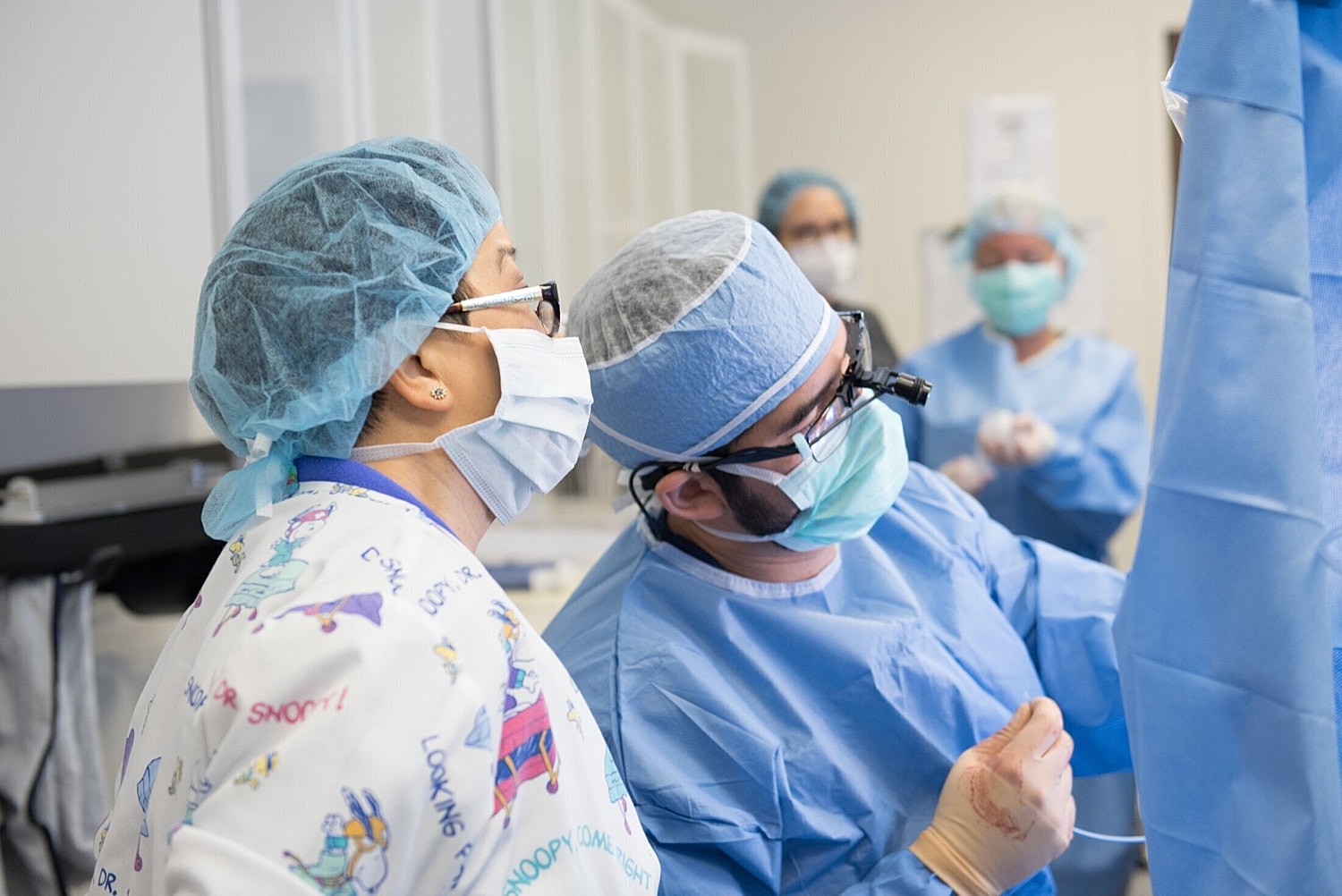 orlando plastic surgeon and staff inspecting patient